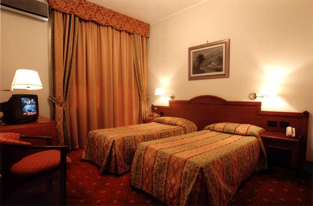 Hotel Cinzia Ristorante Christian E Manuel Vercelli Pokoj fotografie
